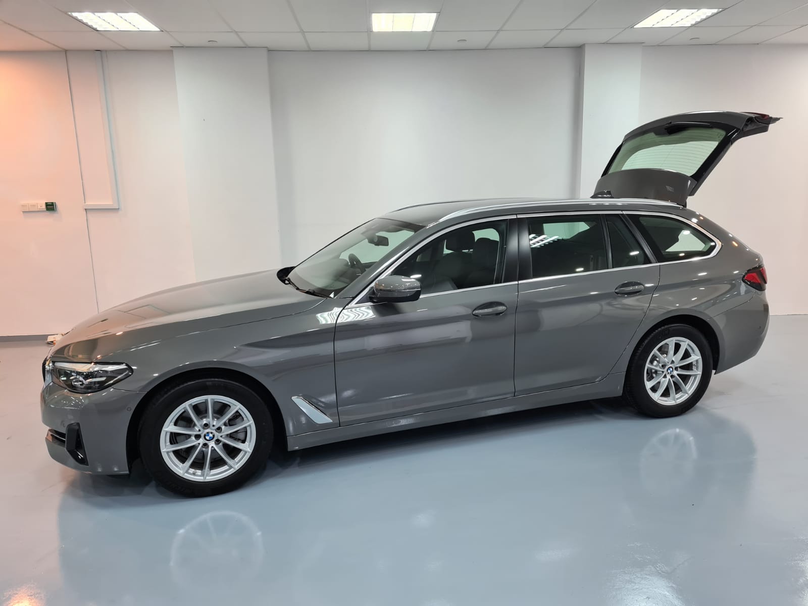 Car Pulse BMW 5 Series Touring Mild Hybrid